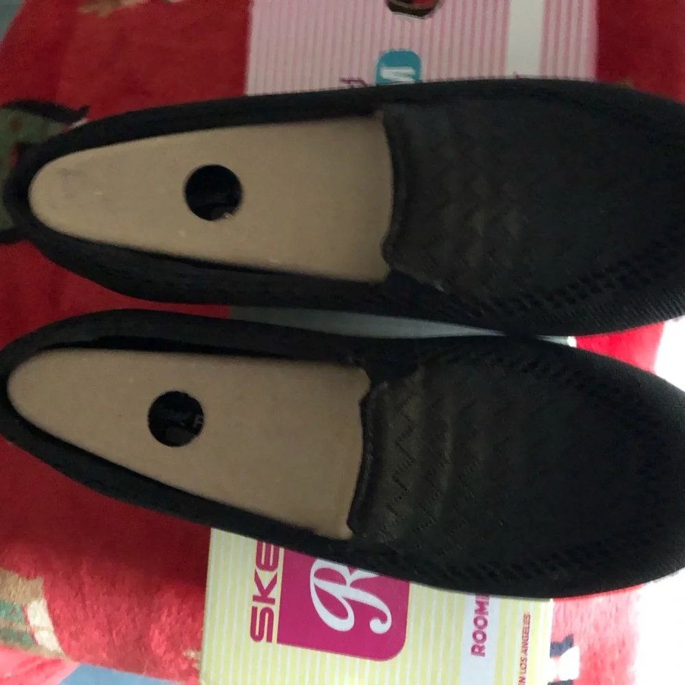Women’s Relaxed Fit Skechers - Picture 2 of 7